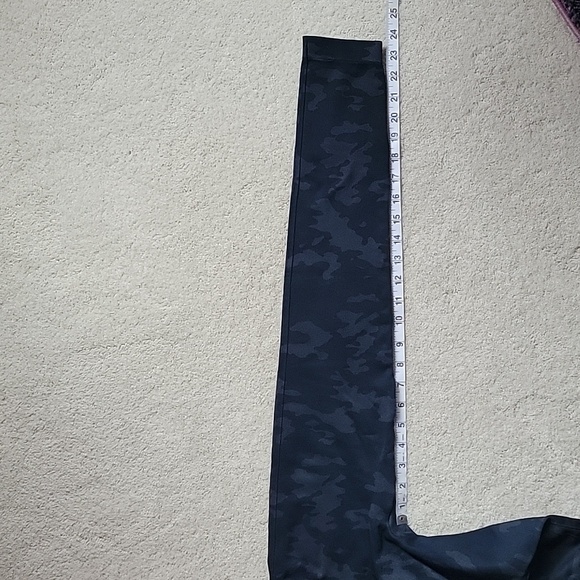 💗 SPANX Look at Me Now Seamless Leggings Camo M - Picture 7 of 7